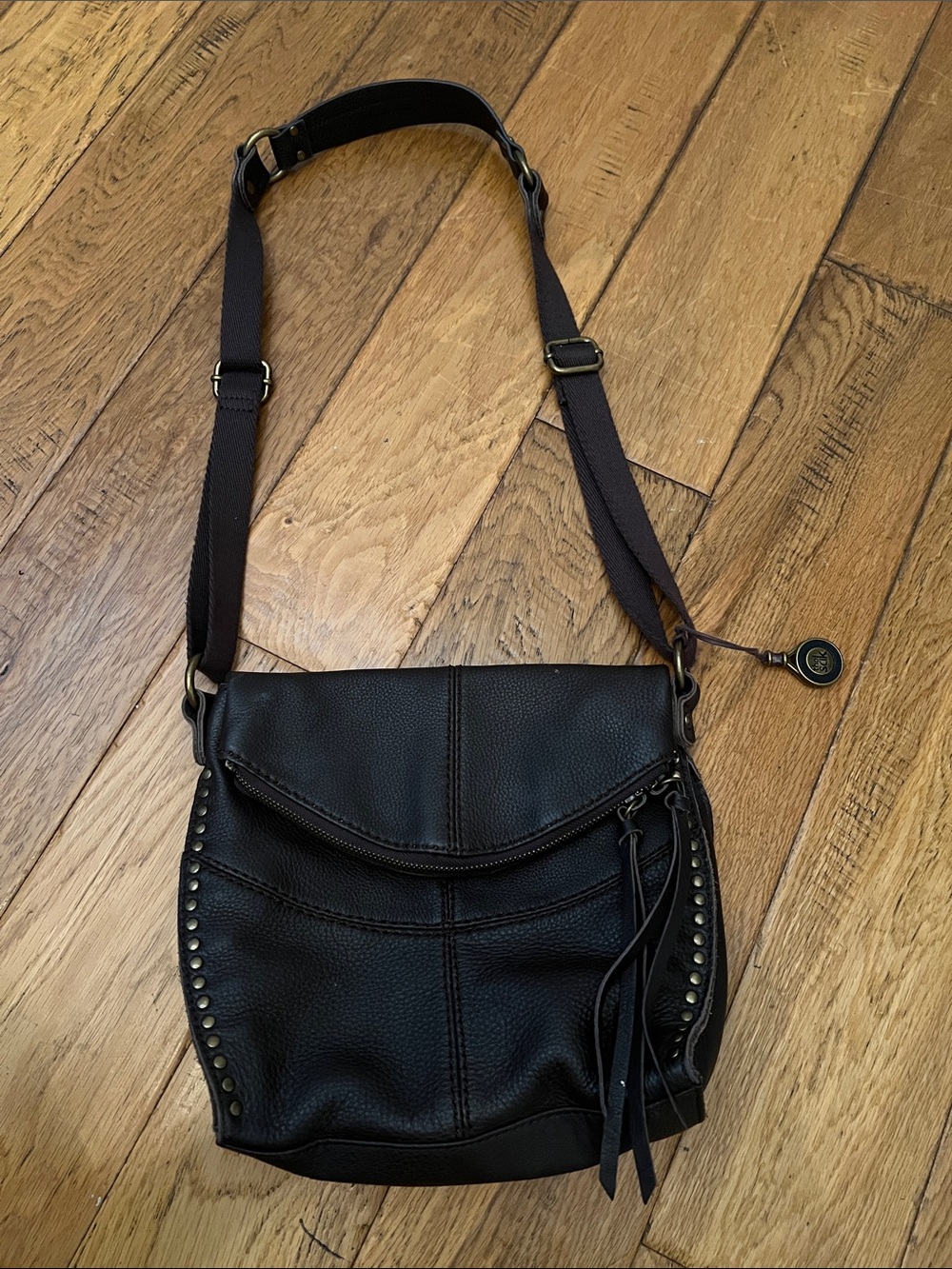 THE SAK - dark brown  Women's Crossbody Bag - Classic Studded Design